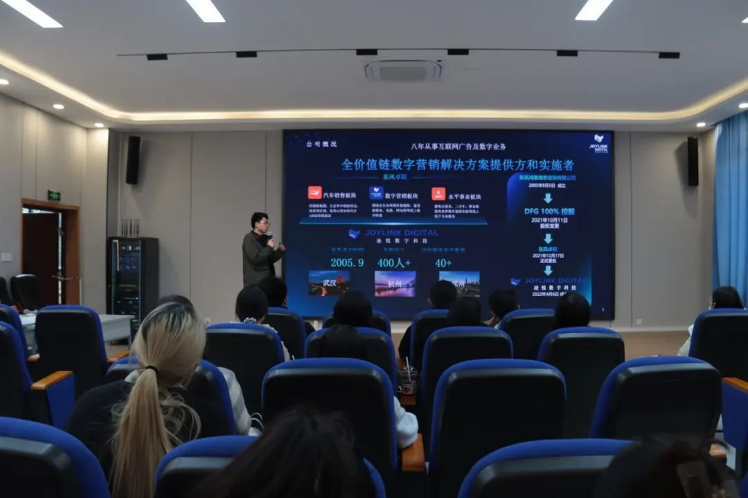 携辅导员张康