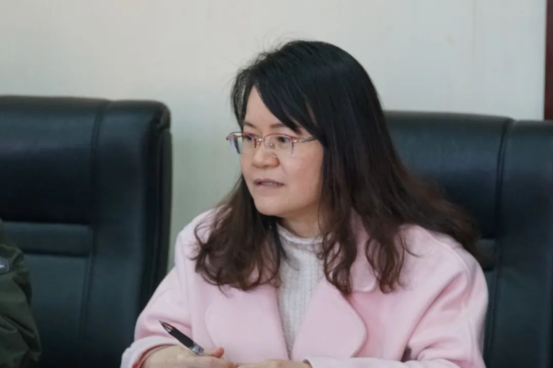 实习实践基地办公室主任曾蒸等老师围绕