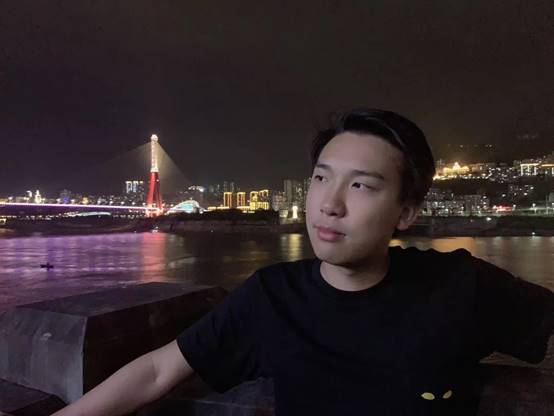 首次触摸新闻的光